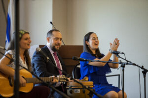 3 Rabbis Singing